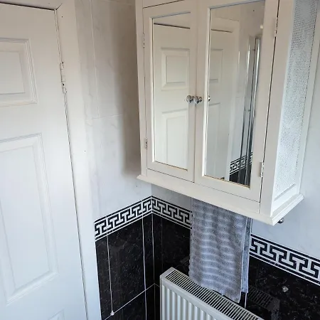Whitby House Retreat Sleeps 12 *